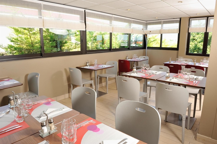 Imagen del bar/restaurante del Hotel Campanile NATURE - Clermont Ferrand Le Brezet. Foto 5