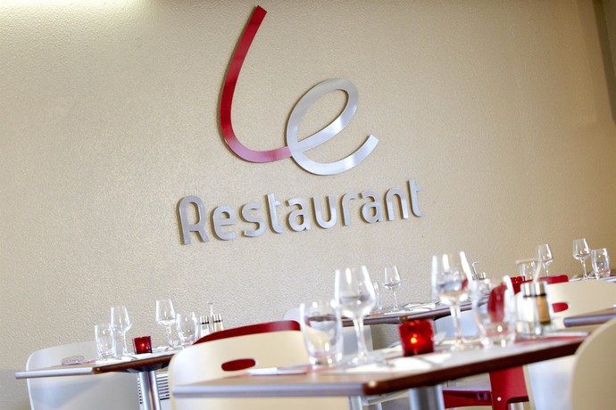 Imagen del bar/restaurante del Hotel Campanile NATURE - Dreux. Foto 3