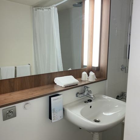 Imagen de la habitación del Hotel Campanile NATURE - Ep&ocirc;ne. Foto 19