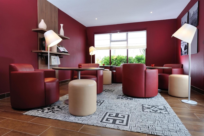 Imagen de los interiores del Hotel Campanile NATURE - Lyon Airport. Foto 12