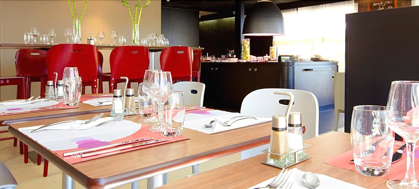 Imagen del bar/restaurante del Hotel Campanile NATURE - Martigues. Foto 4