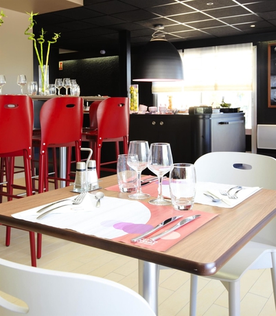 Imagen del bar/restaurante del Hotel Campanile NATURE - Martigues. Foto 5