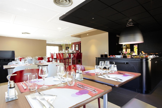 Imagen del bar/restaurante del Hotel Campanile NATURE - Martigues. Foto 6