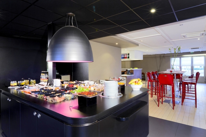 Imagen del bar/restaurante del Hotel Campanile NATURE - Metz Sud Jouy aux Arches. Foto 8