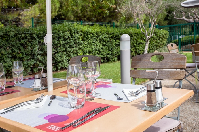 Imagen del bar/restaurante del Hotel Campanile NATURE - Montpellier Sud. Foto 4