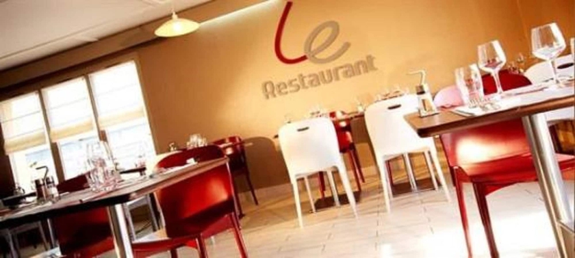 Imagen del bar/restaurante del Hotel Campanile NATURE - Niort Est La Cr&egrave;che. Foto 4