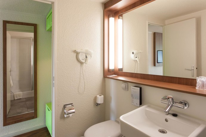 Imagen de la habitación del Hotel Campanile NATURE - Poitiers Sud Aeroport. Foto 12