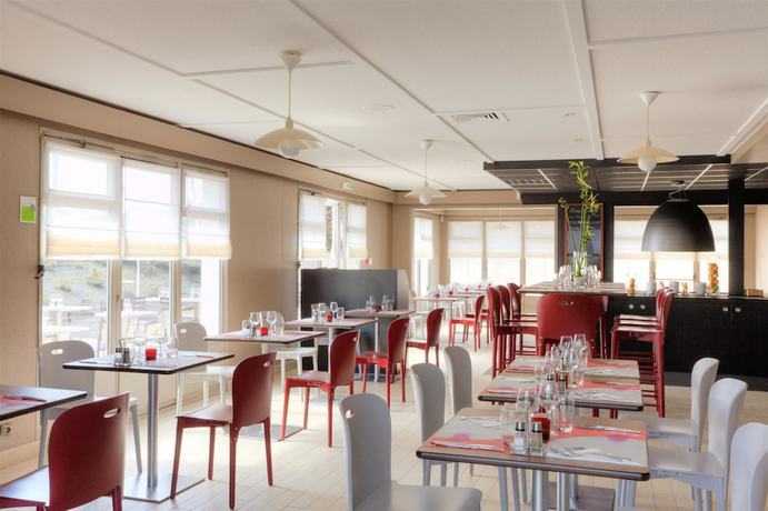 Imagen del bar/restaurante del Hotel Campanile NATURE - Poitiers Sud Aeroport. Foto 4