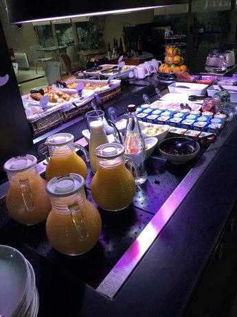 Imagen del bar/restaurante del Hotel Campanile NATURE - Poitiers Sud Aeroport. Foto 10
