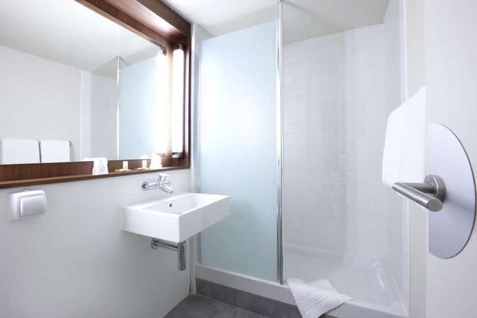 Imagen de la habitación del Hotel Campanile NATURE - Saint-Germain-en-Laye. Foto 15