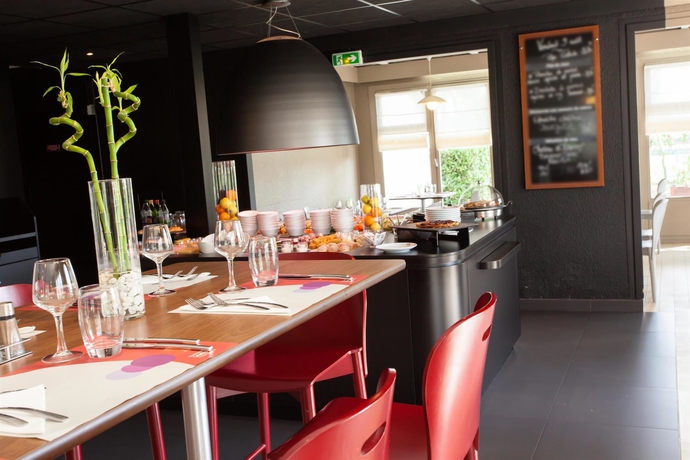 Imagen del bar/restaurante del Hotel Campanile NATURE - Saint-Malo St-Jouan-des-Gu&eacute;rets. Foto 3