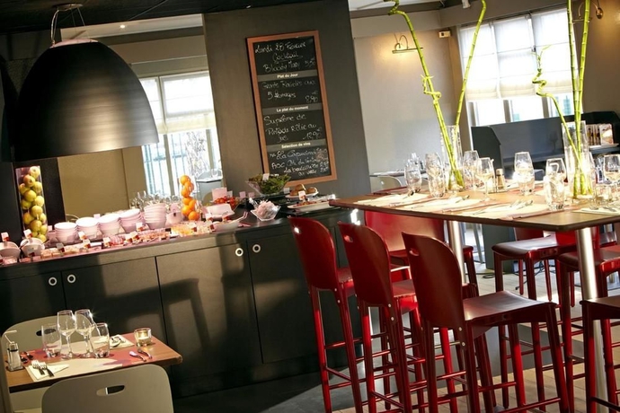 Imagen del bar/restaurante del Hotel Campanile NATURE - Sannois Ermont. Foto 5