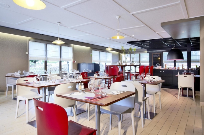 Imagen del bar/restaurante del Hotel Campanile NATURE - Vierzon. Foto 4