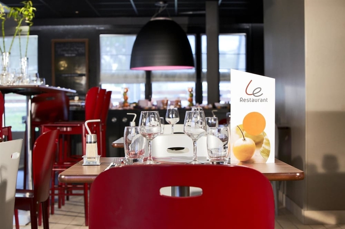Imagen del bar/restaurante del Hotel Campanile NATURE - Vierzon. Foto 5