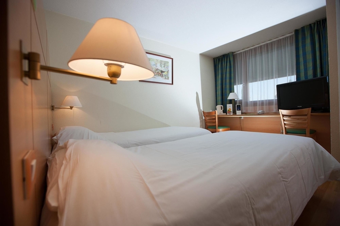 Imagen de la habitación del Hotel Campanile Narbonne. Foto 9