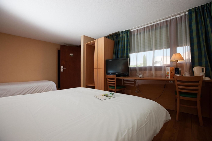 Imagen de la habitación del Hotel Campanile Narbonne. Foto 10