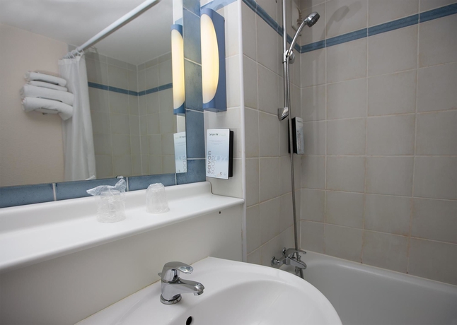 Imagen de la habitación del Hotel Campanile Narbonne. Foto 11