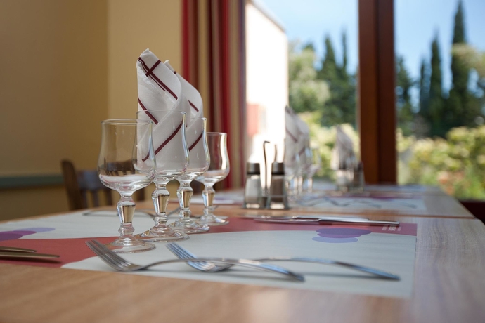 Imagen del bar/restaurante del Hotel Campanile Narbonne. Foto 6