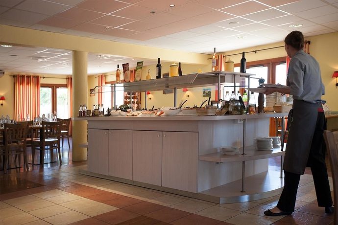 Imagen del bar/restaurante del Hotel Campanile Narbonne. Foto 7