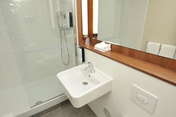 Imagen de la habitación del Hotel Campanile Orange. Foto 7