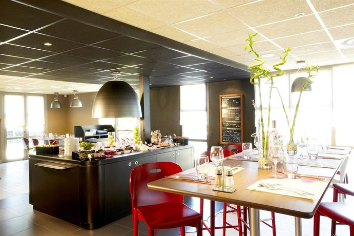 Imagen del bar/restaurante del Hotel Campanile PRIME - Montpellier Est Le Mill&eacute;naire. Foto 9