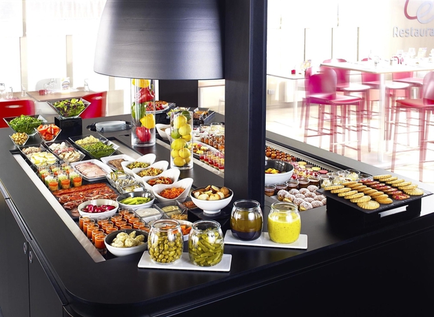 Imagen del bar/restaurante del Hotel Campanile PRIME - Nanterre La D&eacute;fense. Foto 4