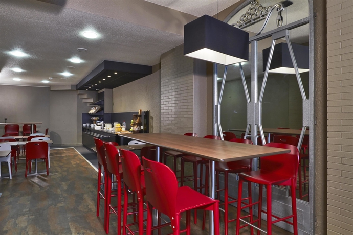 Imagen del bar/restaurante del Hotel Campanile PRIME - Paris Levallois-Perret. Foto 4