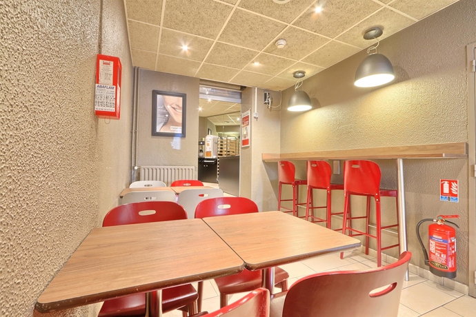 Imagen de los interiores del Hotel Campanile PRIME - Paris Ouest Boulogne. Foto 16