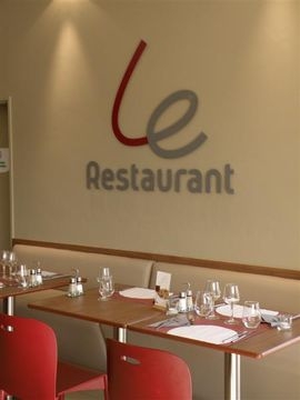 Imagen del bar/restaurante del Hotel Campanile PRIME - Perpignan Nord A&eacute;roport. Foto 7