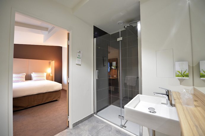 Imagen de la habitación del Hotel Campanile Paris - Clichy Centre. Foto 5