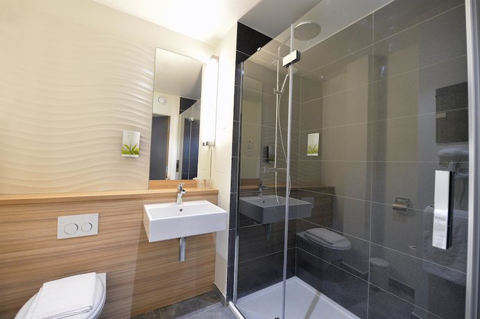 Imagen de la habitación del Hotel Campanile Paris - Clichy Centre. Foto 18