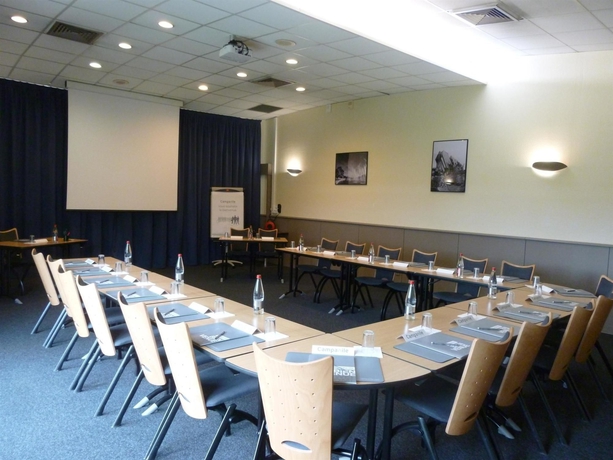 Imagen de los interiores del Hotel Campanile Poitiers - Site Du Futuroscope. Foto 16