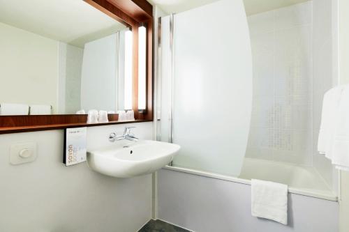 Imagen de la habitación del Hotel Campanile Poitiers - Site Du Futuroscope. Foto 13