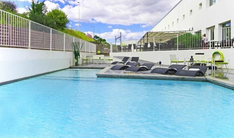 Imagen de la piscina del Hotel Campanile Prime Montpellier Ouest - Croix d'Argent. Foto 12