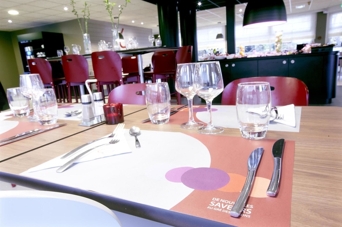 Imagen del bar/restaurante del Hotel Campanile Reims Centre - Cathedrale. Foto 9