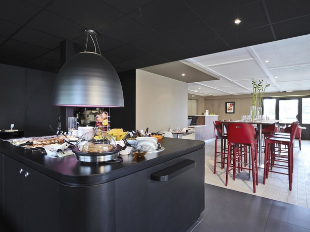 Imagen del bar/restaurante del Hotel Campanile Rennes Cleunay. Foto 2