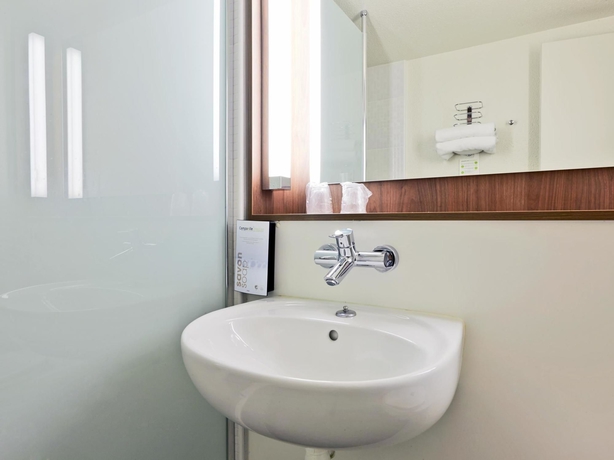 Imagen de la habitación del Hotel Campanile Rennes Cleunay. Foto 11