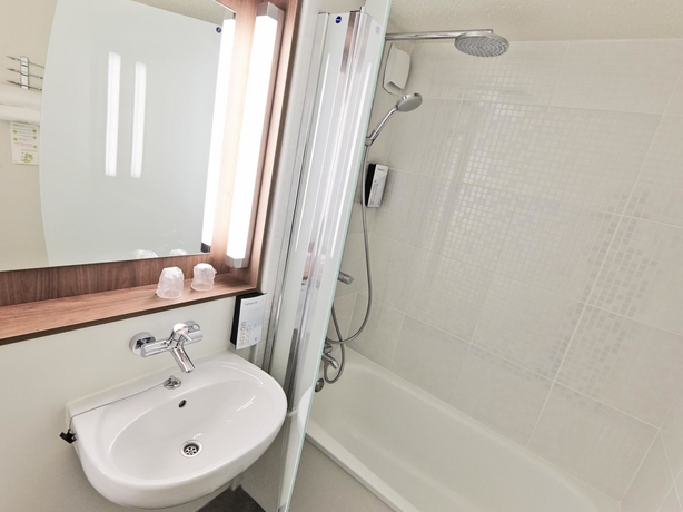 Imagen de la habitación del Hotel Campanile Rennes Cleunay. Foto 14