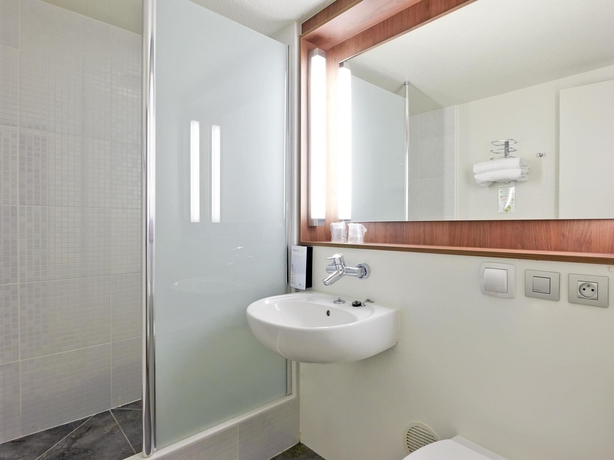 Imagen de la habitación del Hotel Campanile Rennes Ouest Cleunay. Foto 10