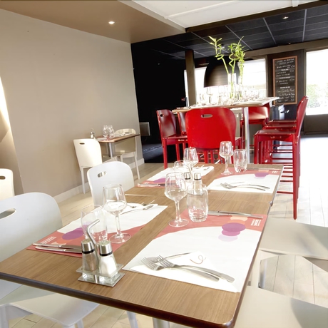 Imagen del bar/restaurante del Hotel Campanile Rouen Sud - Cléon Elbeuf. Foto 6