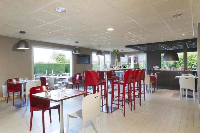 Imagen del bar/restaurante del Hotel Campanile Saint Die. Foto 9