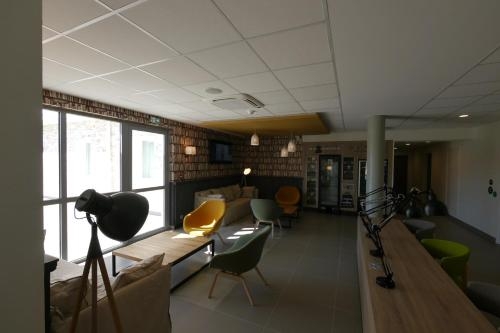 Imagen de los interiores del Hotel Campanile Saint Jean De Luz. Foto 8