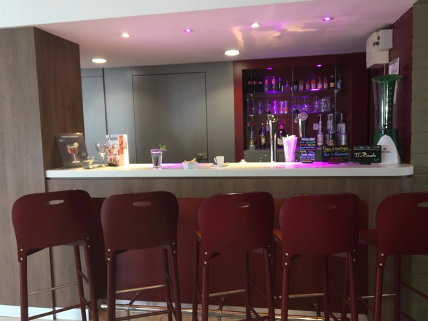 Imagen del bar/restaurante del Hotel Campanile Saint Quentin En Yvelines. Foto 10