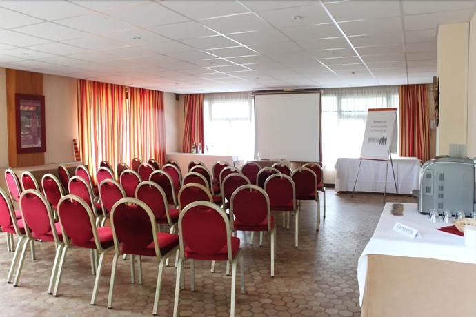 Imagen de los interiores del Hotel Campanile Saumur. Foto 13