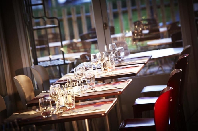 Imagen del bar/restaurante del Hotel Campanile Senlis. Foto 5