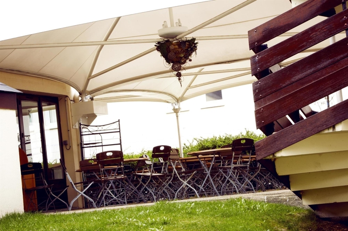 Imagen del bar/restaurante del Hotel Campanile Senlis. Foto 7