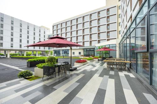 Imagen general del Hotel Campanile Shanghai Dishui Lake Ocean Park, Nanhuixincheng. Foto 4