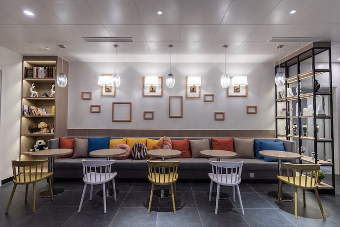 Imagen de los interiores del Hotel Campanile Shanghai Huaihai. Foto 18