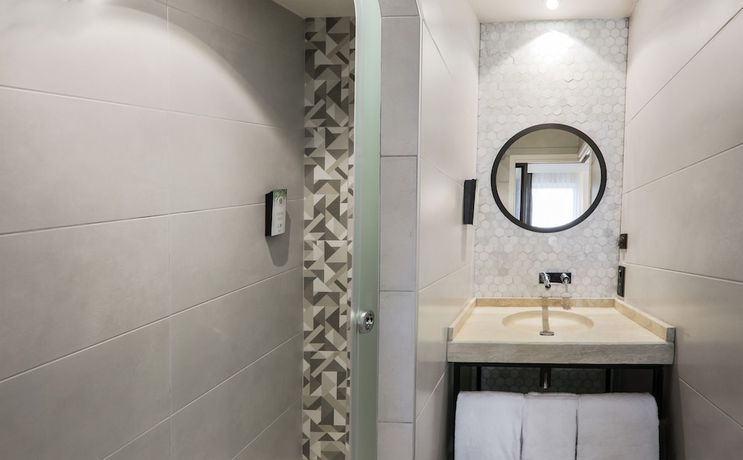 Imagen de la habitación del Hotel Campanile Smart Lyon Est - Eurexpo Bron Aviation. Foto 12