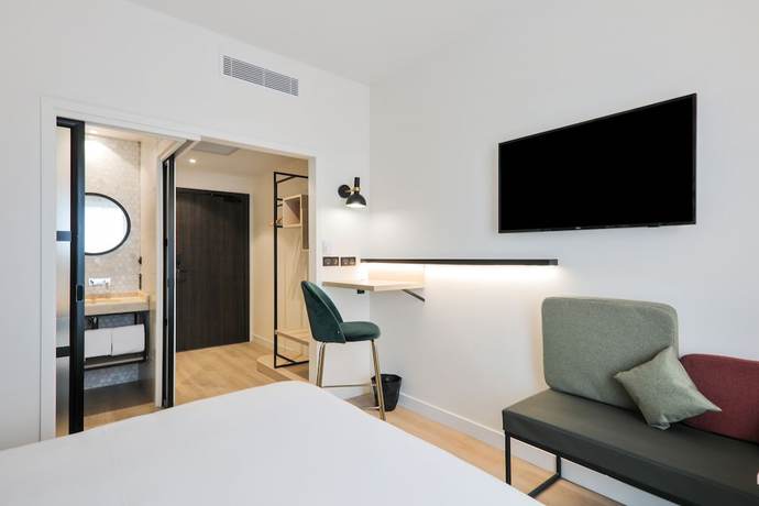 Imagen de la habitación del Hotel Campanile Smart Lyon Est - Eurexpo Bron Aviation. Foto 14